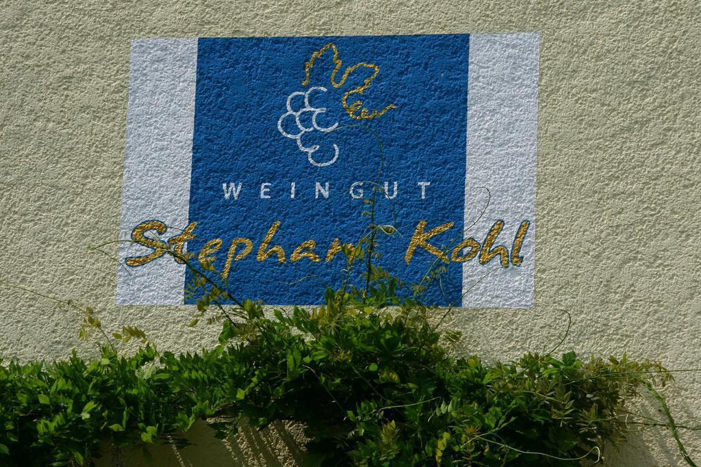 Weingut & Gaestehaus Stephan Kohl Ноймаген-Дхрон Экстерьер фото